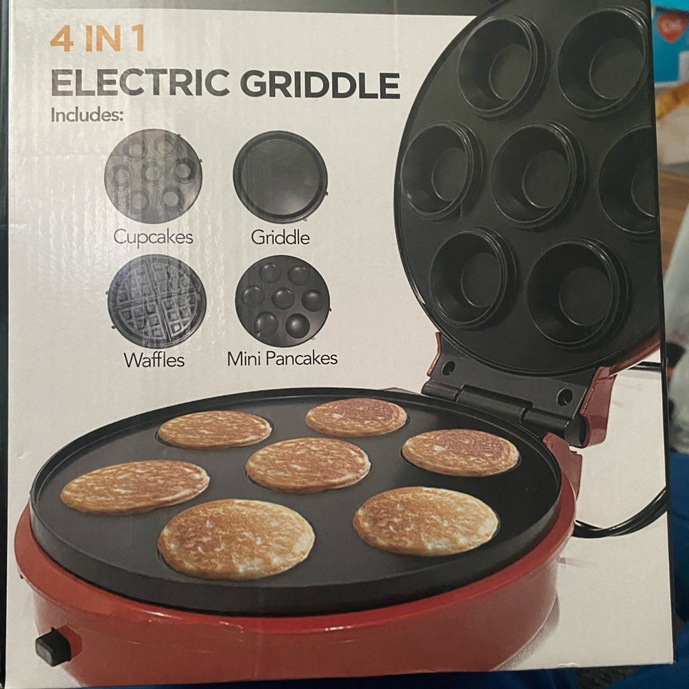 4 in 1 Elelectric Griddle makes cupcakes, waffles, mini pancakes and much more